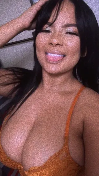 Angela Pierce, OnlyFans gratis
