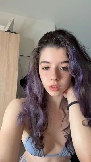 April Petite, OnlyFans gratis