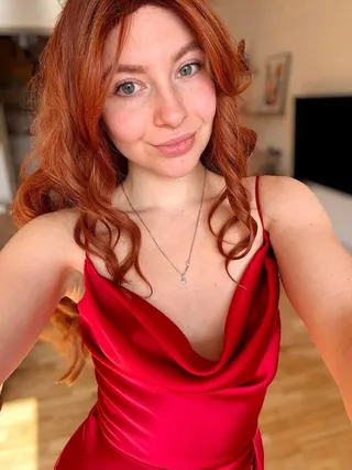 Ella Hughes, OnlyFans gratis