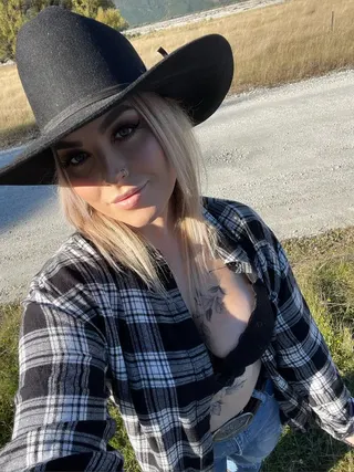Ella Rae Free, OnlyFans gratis