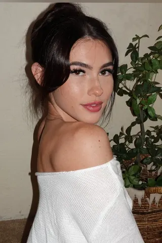 Maya Hill, OnlyFans gratis